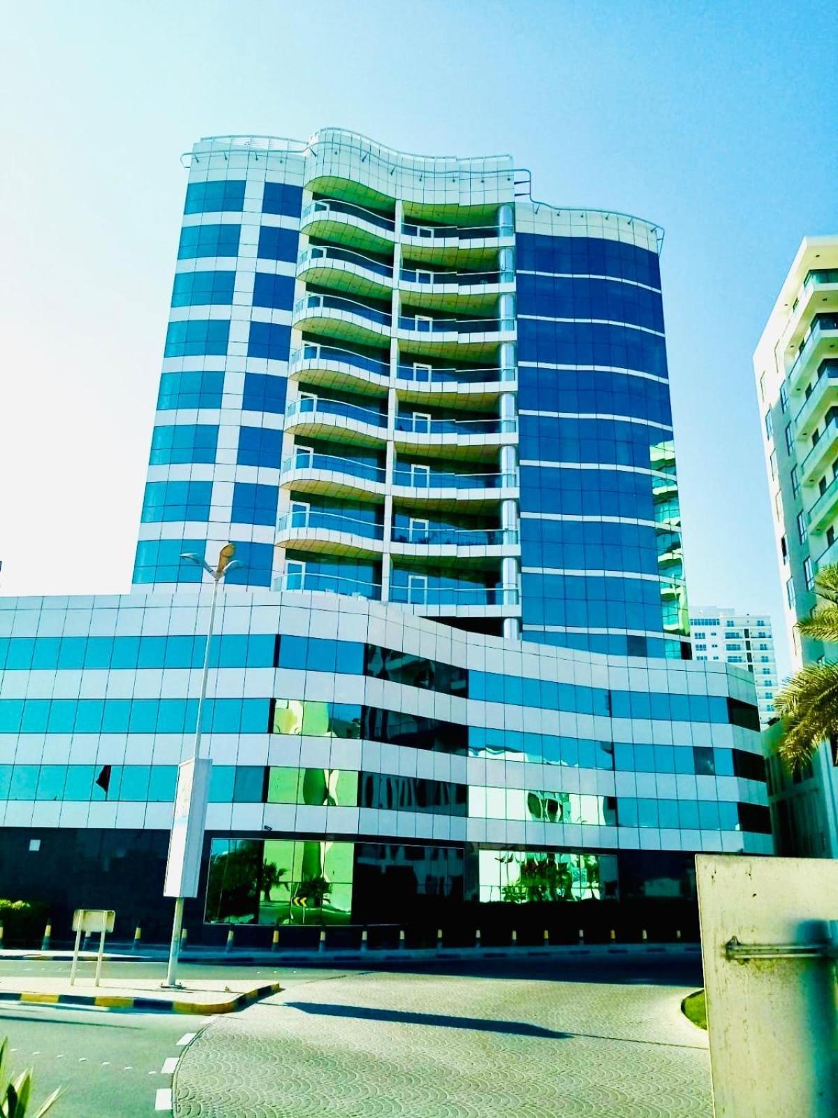 Saxophone Suites Muharraq Extérieur photo